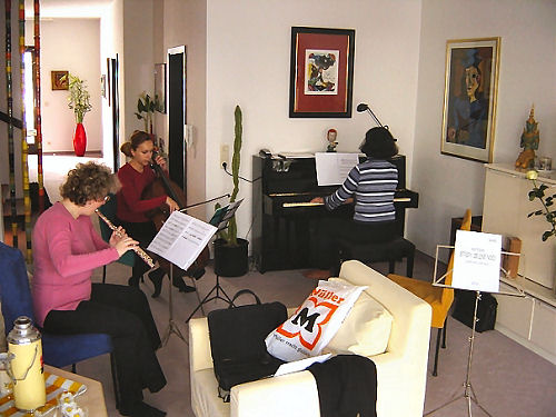 Probedurchgang im heimischen Wohnzimmer