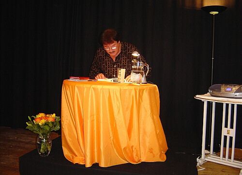 Nur mäßig gelaunt spielten wir die Show zu Ende